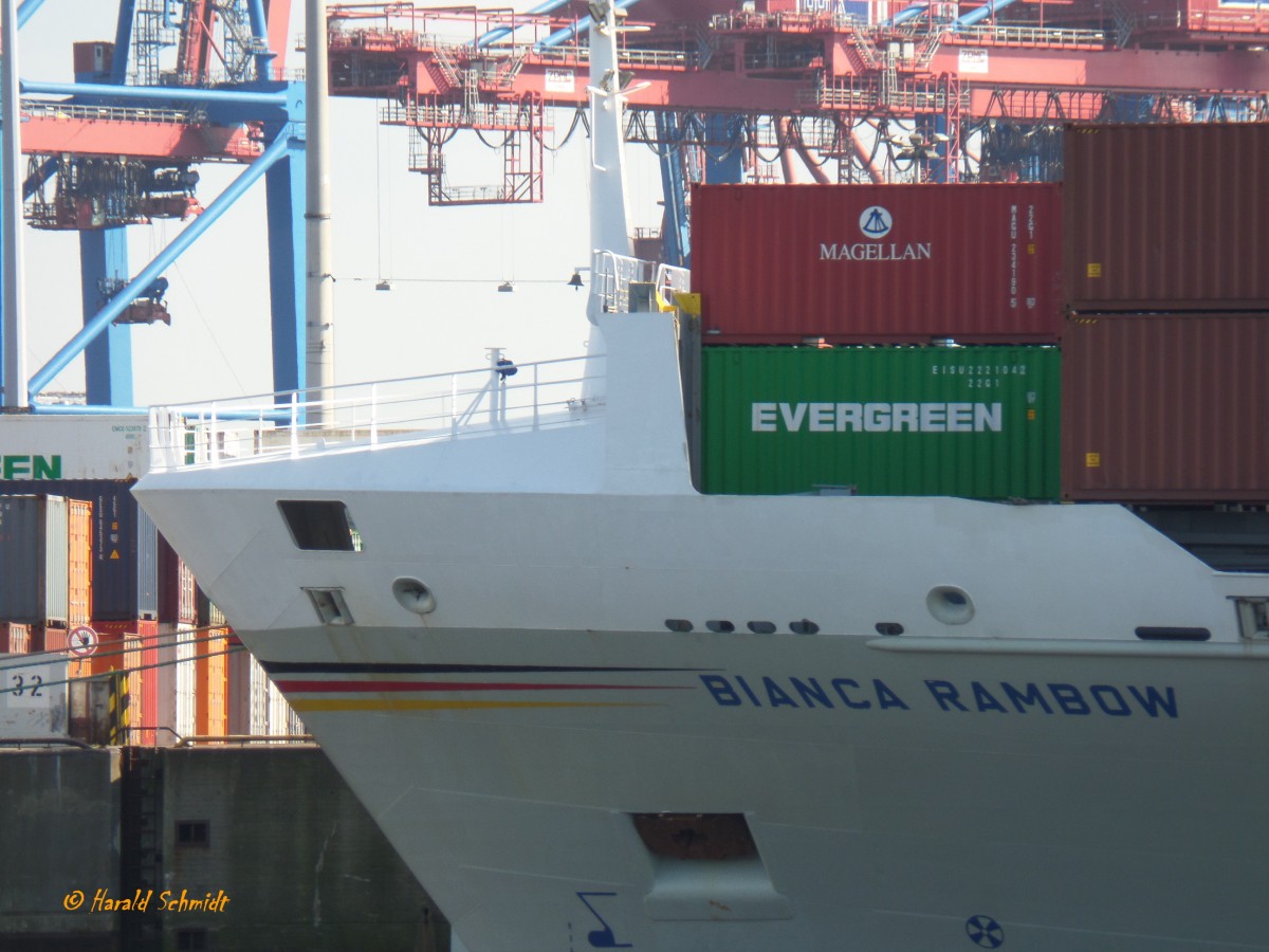 BIANCA RAMBOW (IMO 9297591) Detail: Vorschiff am 23.7.2014, Hamburg, Elbe, Liegeplatz Athabaskakai /
Feederschiff / BRZ 9.990 / Lüa 134,4 m, B 22,5 m, Tg 8,7 m / 1 MaK-Diesel, 8.400 kW, 11.424 PS, 18,5 kn / 868 TEU, davon 204 Reefer / 2004 bei Sietas, HH-Neuenfelde / Eigner: Rambow KG, Operator: Unifeeder, Flagge: Deutschland /
