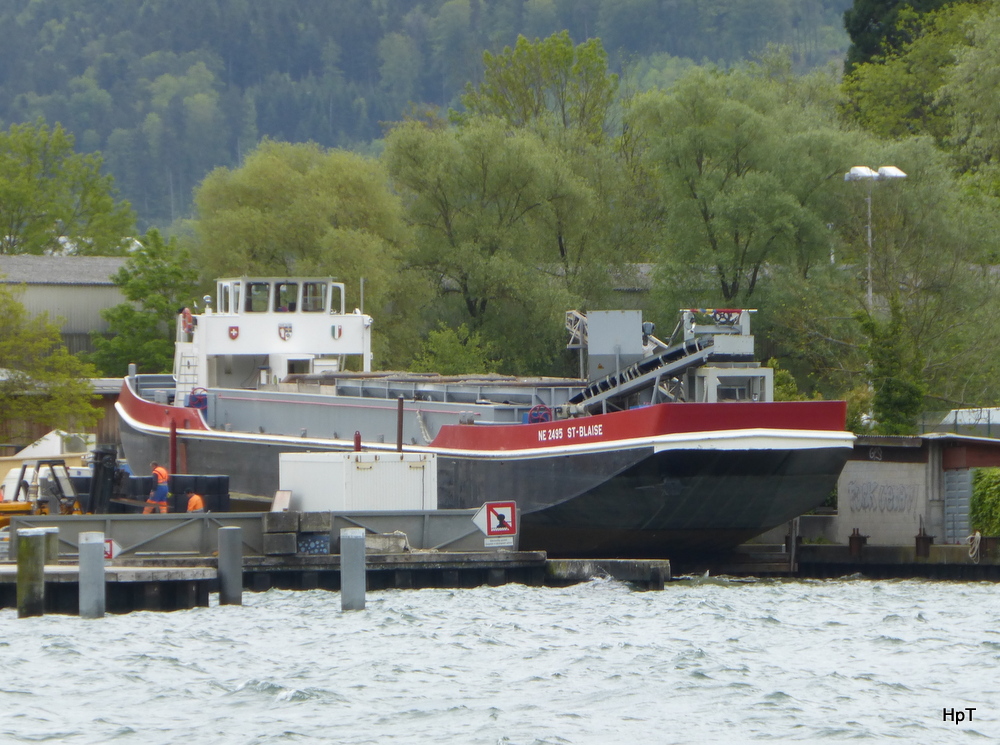 Bielersee - Frachtschiff St-Blaise im Drockendock in Nidau am 06.05.2014