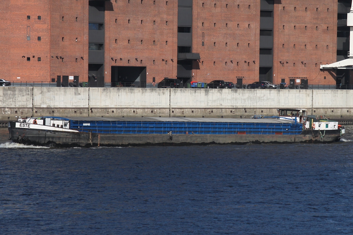 Binnenfrachtschiff ESTE (ENI 04021150); Datum: 07.05.2026; Aufnahmeort: Elbe/Hafen Hamburg, Deutschland.