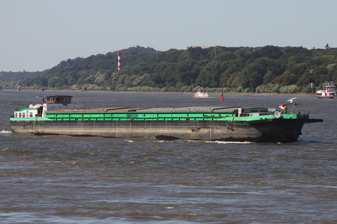 Binnenfrachtschiff TOKETI (ENI 04502110); Datum: 13.08.2026; Aufnahmeort: Elbe/Hafen Hamburg, Deutschland.