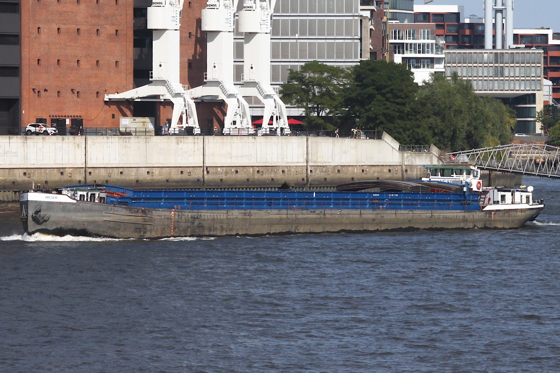 Binnenfrachtschiff WESER (ENI 04008980); Datum: 03.08.2026; Aufnahmeort: Elbe/Hafen Hamburg, Deutschland.