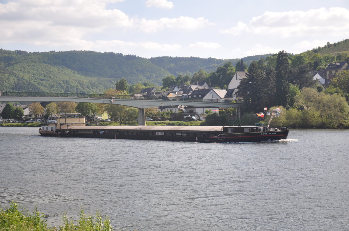 Binnenschiff Aqua-Verde aufgenommen 25.05.2017 in Zell (Mosel)