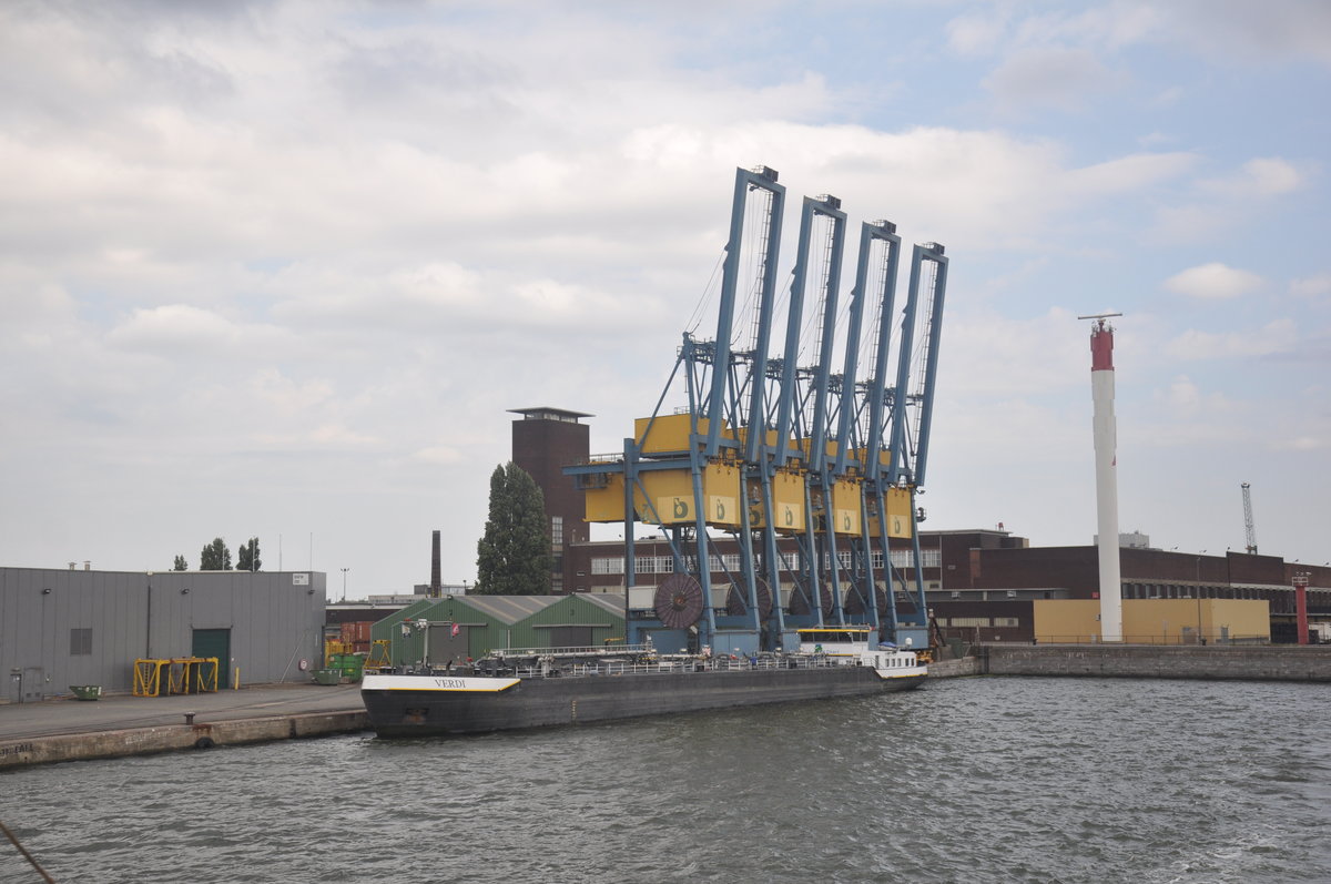 Binnenschiff Verdi aufgenommen 25.09.2016 im Hafen von Antwerpen