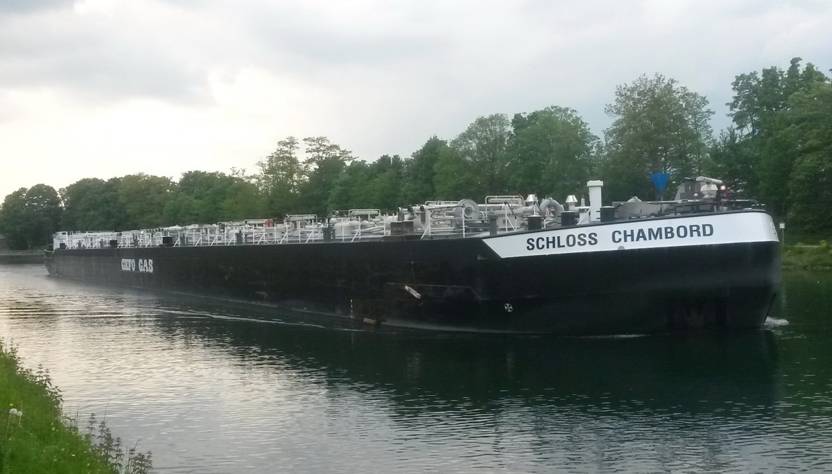 Binnenschiffer  ,,Schloss Cambord`` ein Gastanker auf dem Wesel-Datteln Kanal bei Dorsten am 21.05.2015. Lnge:110m, Breite: 11,40m.