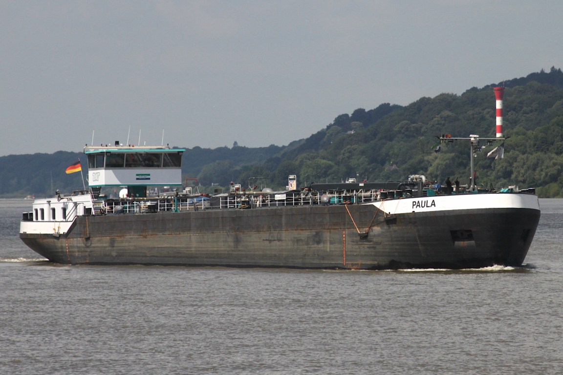 Binnentankschiff PAULA (MMSI 244650475); Datum: 10.07.2026; Aufnahmeort: Elbe/Hafen Hamburg, Deutschland.