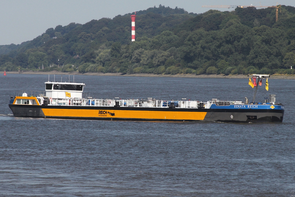 Binnentankschiff RENATA REICH (ENI 04814250); Datum: 15.07.2026; Aufnahmeort: Elbe/Hafen Hamburg, Deutschland.
