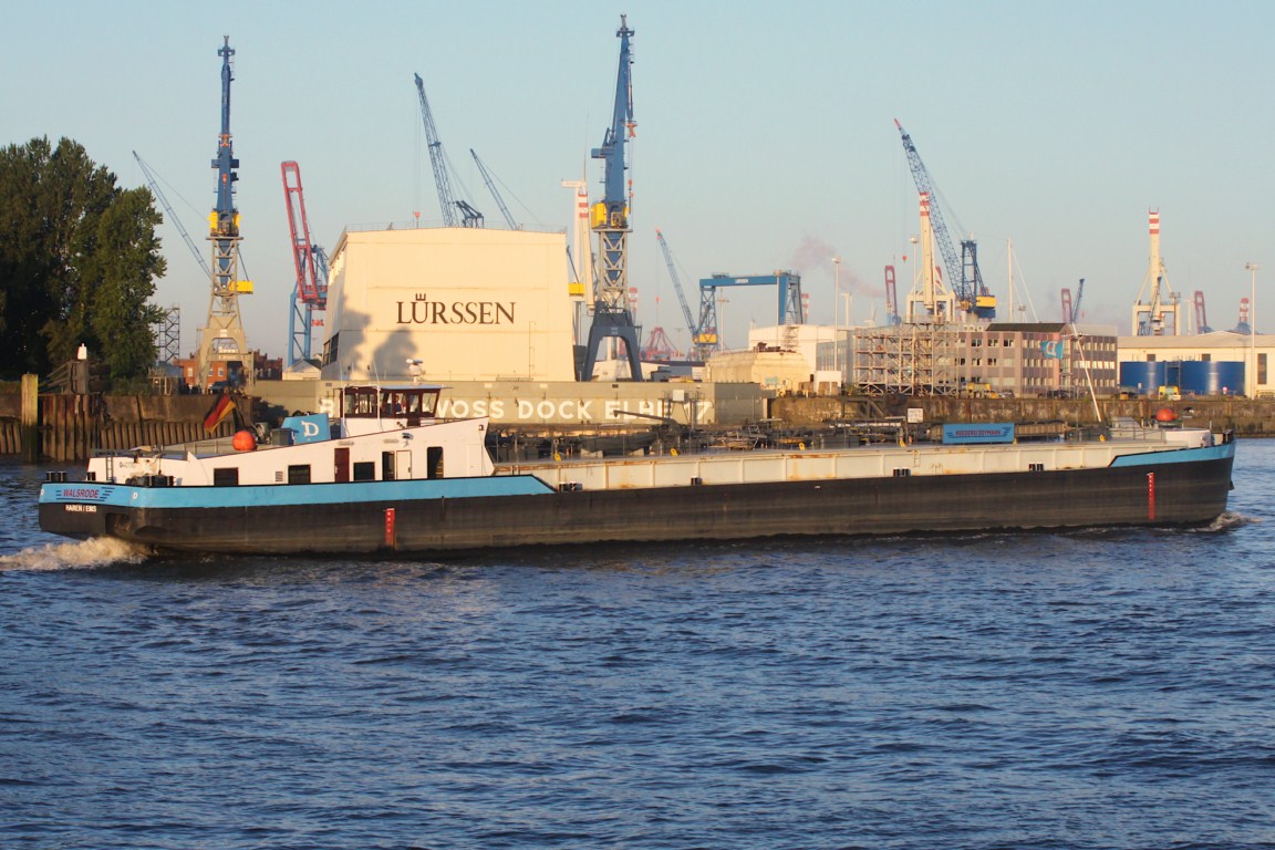 Binnentankschiff WALSRODE (ENI 04401780); Datum: 21.07.2026; Aufnahmeort: Elbe/Hafen Hamburg, Deutschland.