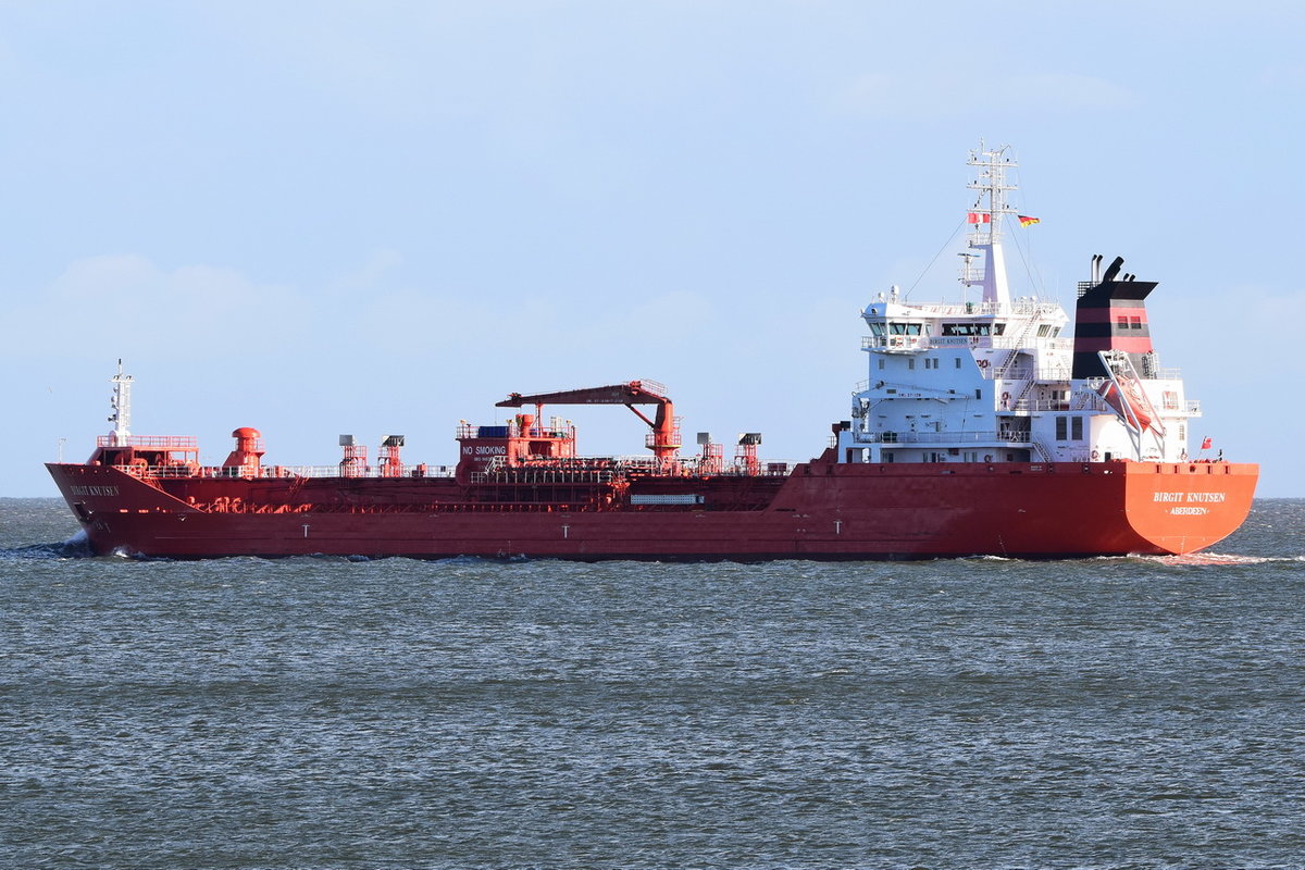 BIRGIT KNUTSEN , Tanker , IMO 9483516 , Baujahr 2010 , 144.14 × 23.17m , 14.09.2017 Cuxhaven