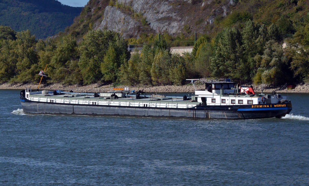 BITUMINA  I  Frachtschiff auf dem Rhein bei Andernach am 05.10.16.