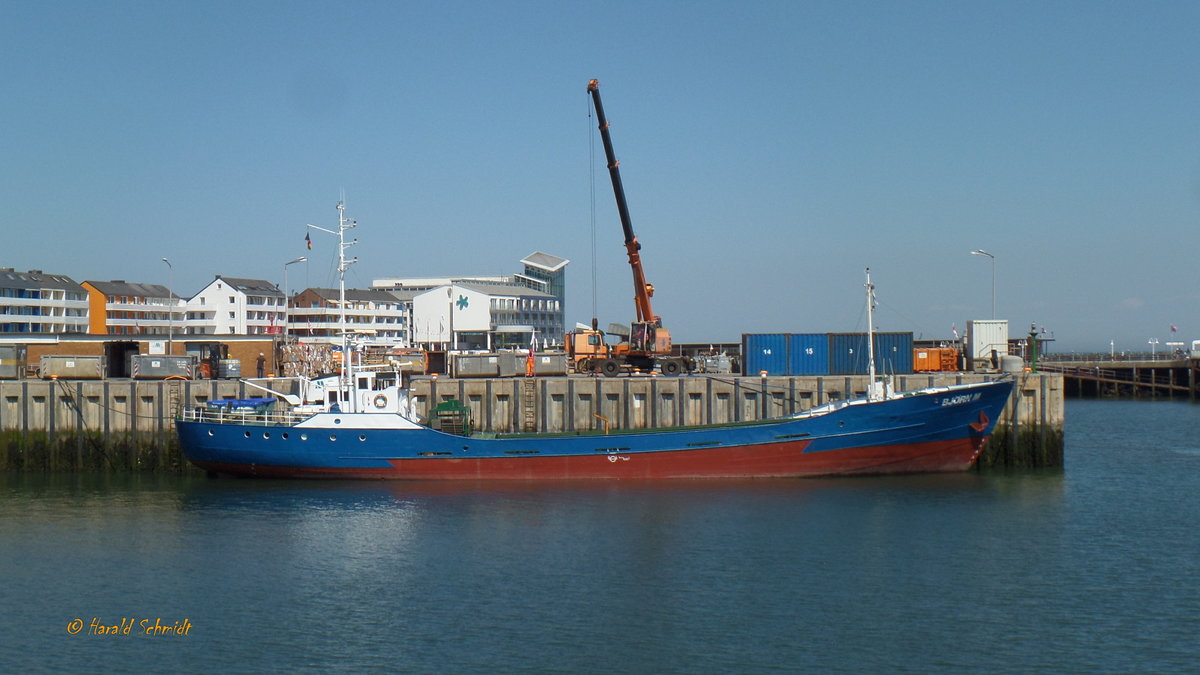 BJÖRN M (IMO 5367685) am 23.5.2018, Helgoland Hafen / 
Ex-Name: Traute (1955>08.1987) /
Mehrzweckschiff / BRZ 328 / Lüa 47,6 m, B 8,54 m, Tg 2,68 m / 1 Diesel, MaK MSU 423, 224 kW (305 PS), 9 kn / gebaut 1955 bei Jadewerft/Wilhelmshaven / Eigner: Reederei Karl Meyer, Wischhafen / Flagge: D, Heimathafen: Hamburg /
