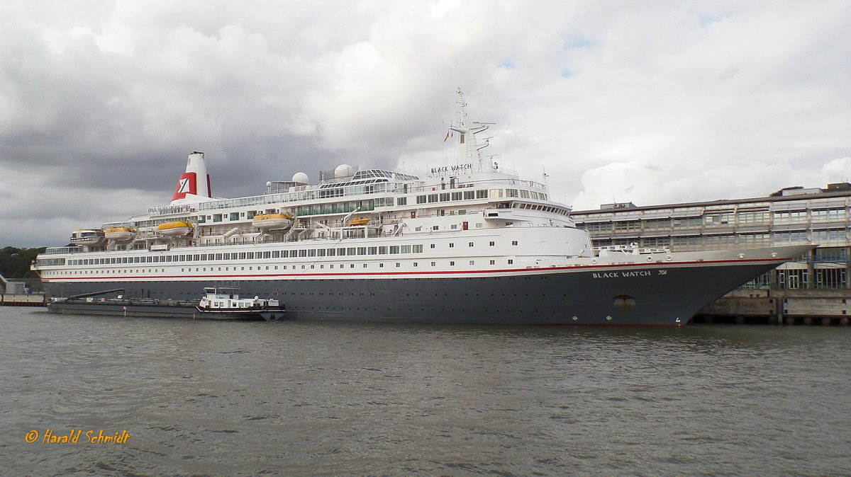 BLACK WATCH (IMO 7108930) am 26.9.2016, Hamburg, Elbe, Kreuzfahrtcenter Altona / 
Ex-Namen: ROYAL VIKING STAR (1972–1991); WESTWARD (1991–1994); STAR ODYSSEY (1994-1996) /
Kreuzfahrtschiff / BRT 28.613 / Lüa 205,46 m, B 25,2 m, Tg 7,55 m / 4 Diesel, MAN B&W 7L32/40, 14.000 kW (19.035 PS), 22 kn / gebaut 1972 bei Wärtsilä, Helsinki / Eigner: Black Watch Cruise Limited, Manager: Fred Olsen Marine Services AS / Flagge: Bahamas, Heimathafen: Nassau /  
1981 verlängert von 177,7 m auf 205,46m, 2005 neue Maschinenanlage / 
