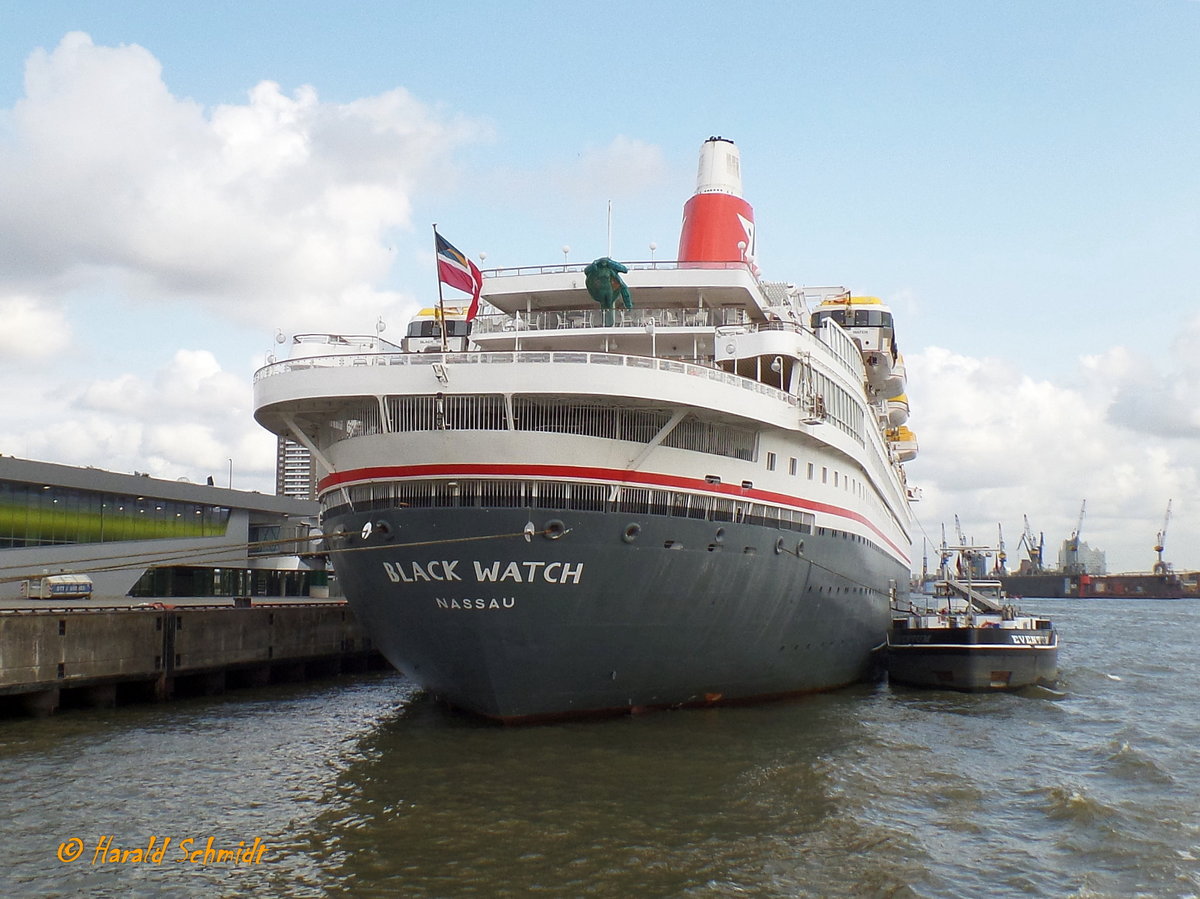 BLACK WATCH (IMO 7108930) am 26.9.2016, Hamburg, Elbe, Kreuzfahrtcenter Altona / 
Ex-Namen: ROYAL VIKING STAR (1972–1991); WESTWARD (1991–1994); STAR ODYSSEY (1994-1996) /
Kreuzfahrtschiff / BRT 28.613 / Lüa 205,46 m, B 25,2 m, Tg 7,55 m / 4 Diesel, MAN B&W 7L32/40, 14.000 kW (19.035 PS), 22 kn / gebaut 1972 bei Wärtsilä, Helsinki / Eigner: Black Watch Cruise Limited, Manager: Fred Olsen Marine Services AS / Flagge: Bahamas, Heimathafen: Nassau /  
1981 verlängert von 177,7 m auf 205,46m, 2005 neue Maschinenanlage / 
