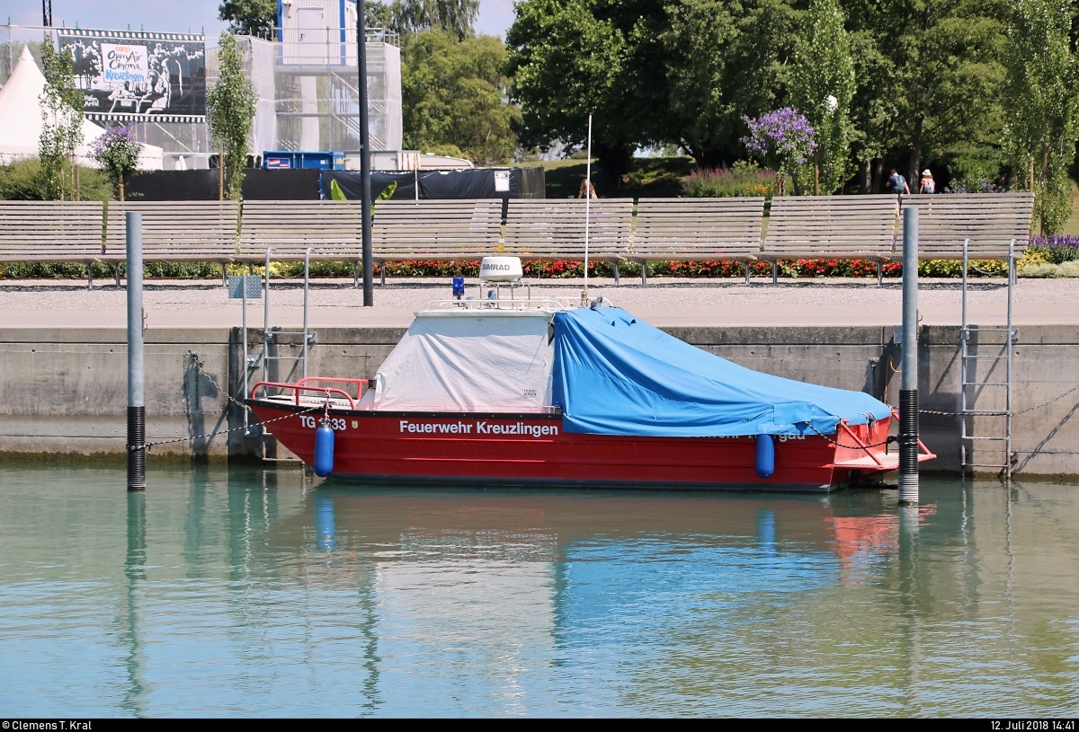 Blick auf ein Motorboot der Feuerwehr Kreuzlingen (CH) (TG 1?33), das im Hafen Kreuzlingen (CH) auf dem Bodensee liegt.
[12.7.2018 | 14:41 Uhr]