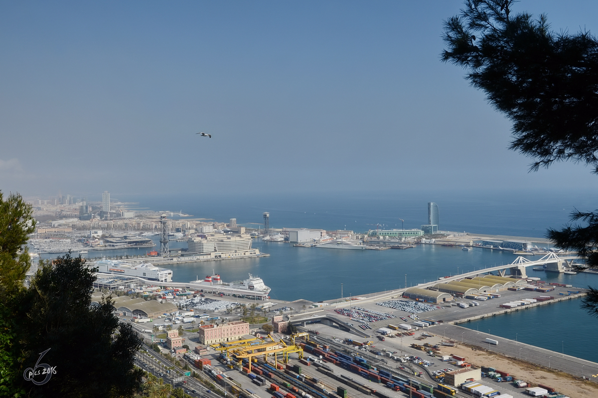Blick auf das Hafengelände von Barcelona (Februar 2012)