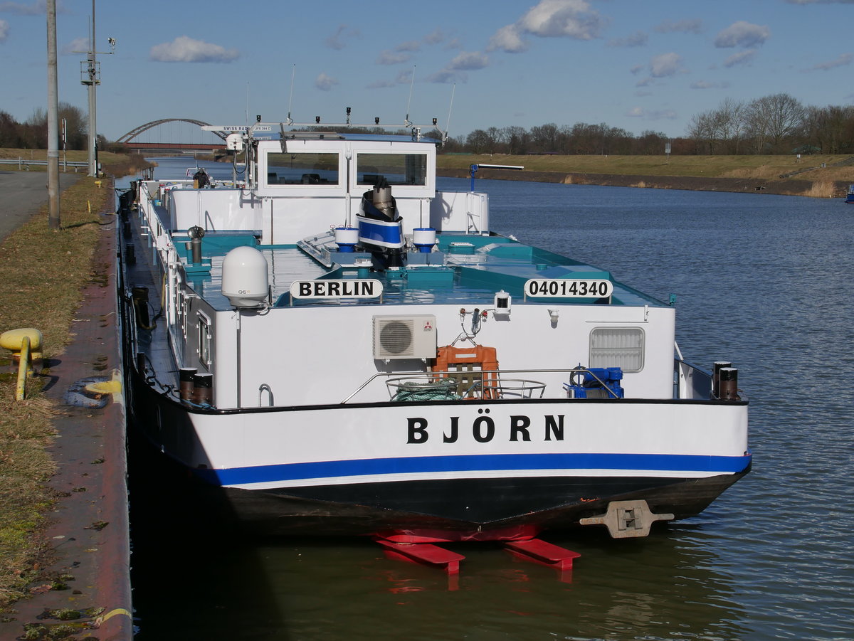 Blick auf das Heck von TMS BJÖRN, Berlin (ENI 04014340) im Unterwasser Schiffshebewerk Lüneburg (ex Scharnebeck); 24.02.2017
