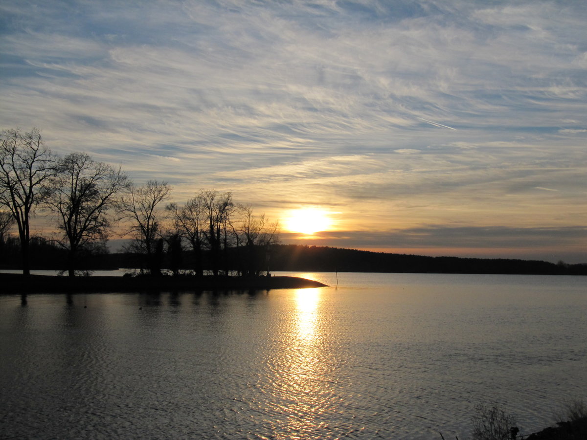 Blick auf den km 27 des Sacrow-Paretzer Kanales , Teil der Unteren Havel-Wasserstrasse , und den Schlänitzsee am 28.11.2018. 