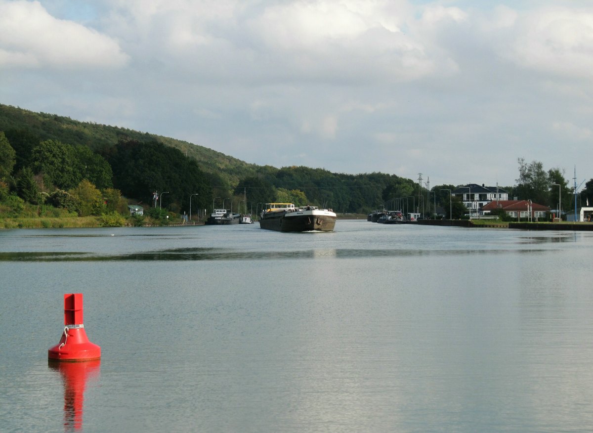 Blick auf das  NASSE DREIECK / DORTMUND-EMS-KANAL am 30.09.2020. Das GMS  JOVEANTE (02325913 , 105 x 9,5m) befuhr den DEK Höhe der Bunkerstation zu Tal.  