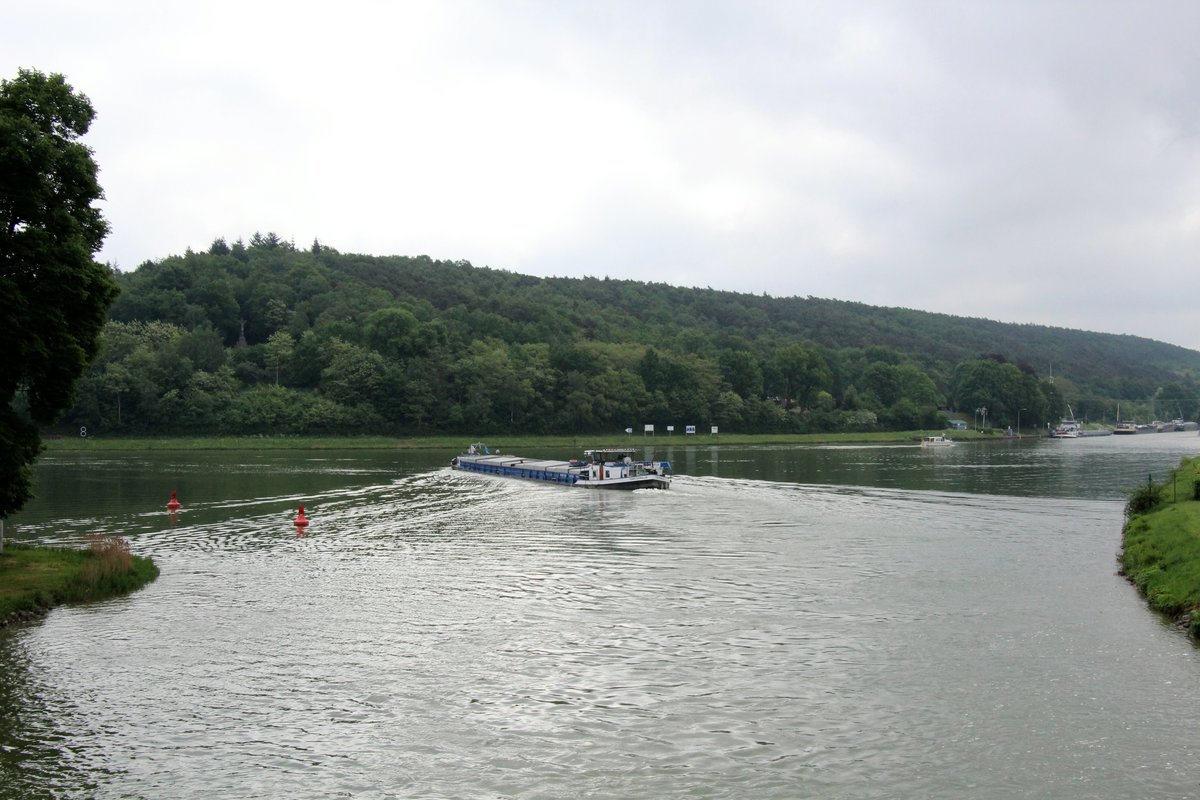 Blick auf das  Nasse Dreieck  am 11.05.2018. Das GMS Katja (04007960) befuhr den DEK von der Schleuse Bevergern kommend und bog nach Backbord in den Mittellandkanal ab.