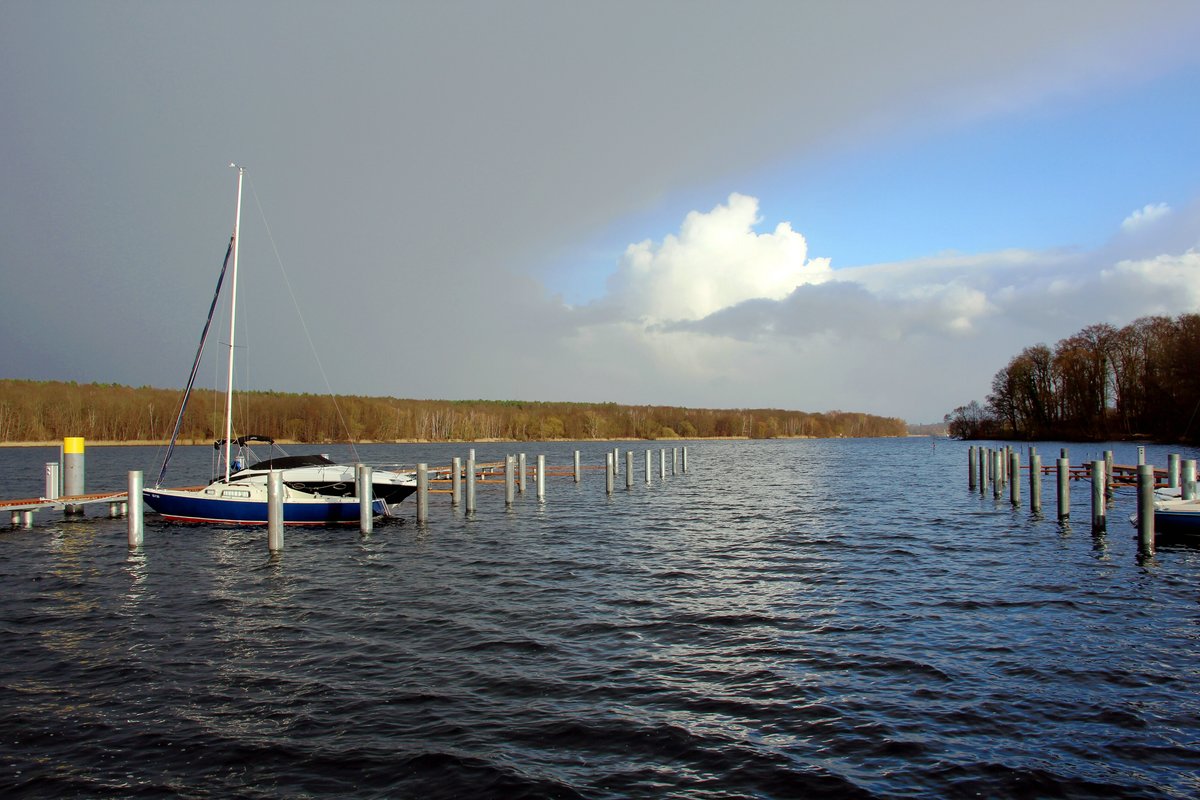 Blick auf den neuen SPORTBOOTANLEGER  beim Nedlitzer Holz im  JUNGFERNSEE / UNTERE HAVEL-WASSERSTRASSE  am 06.04.2021.