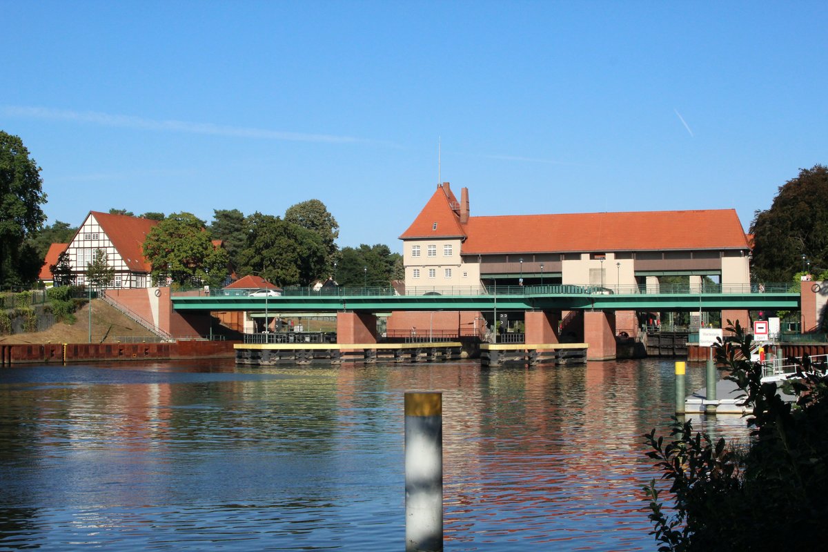 Blick auf die Schleuse Kleinmachnow vom Unterwasser / Westen am 15.09.2016. 