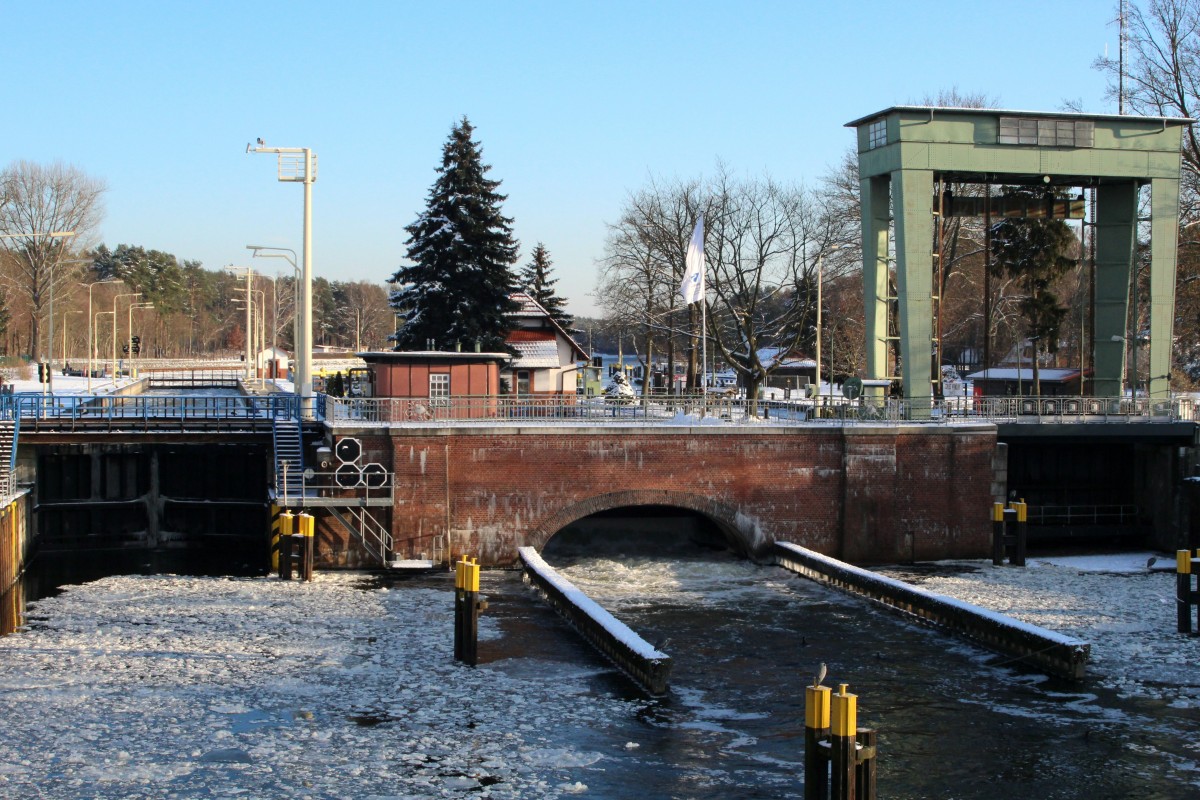 Blick auf die Schleuse Wernsdorf am 19.01.2016. Rechts die Südkammer und links die Nordkammer. Die Anlage ist Teil der Oder-Spree Wasserstrasse.