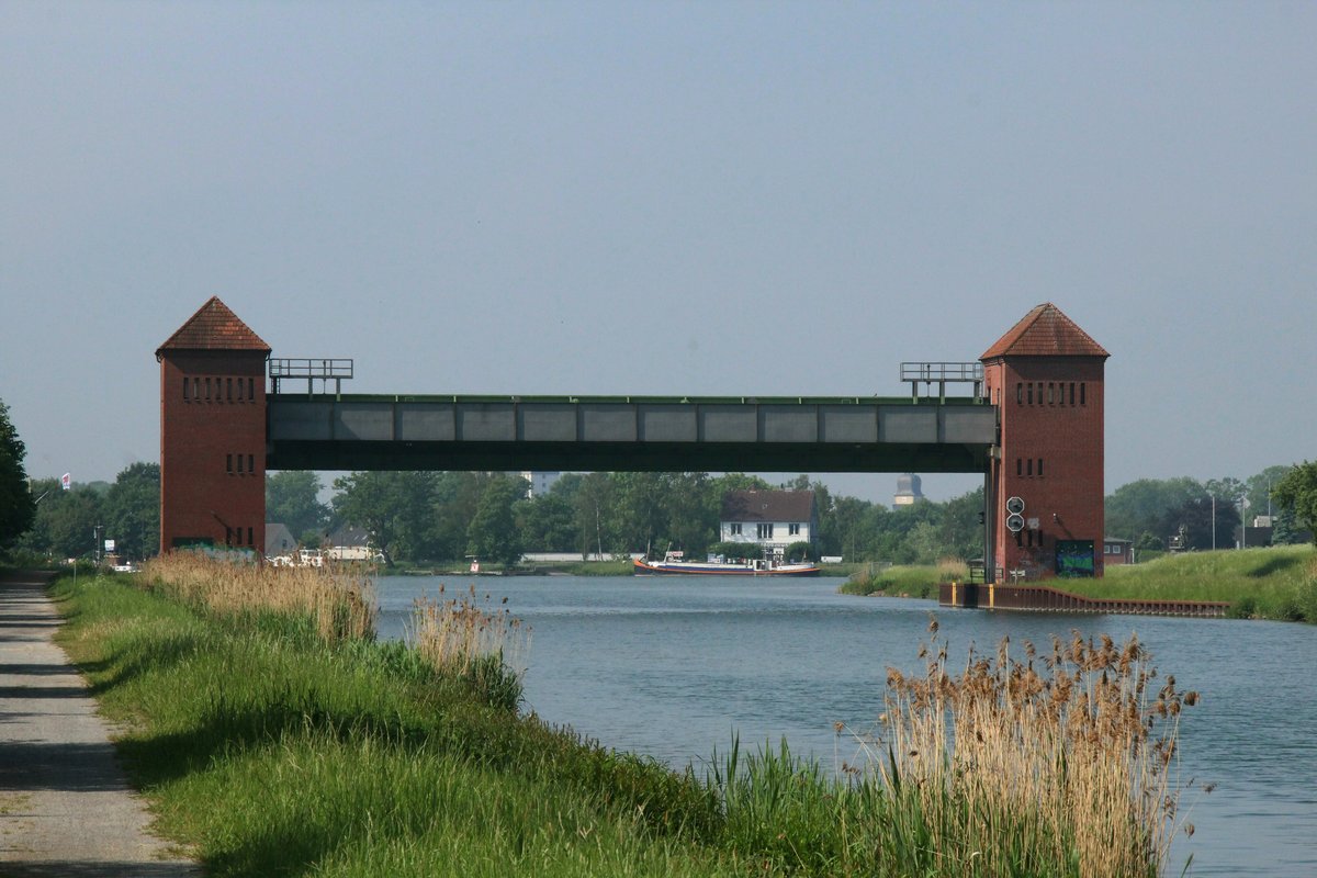 Blick auf das südliche Sperrtor der Lippe-Überführung am Dortmund-Ems-Kanal vom Nordosten Richtung Datteln / Abzweig WDK. 