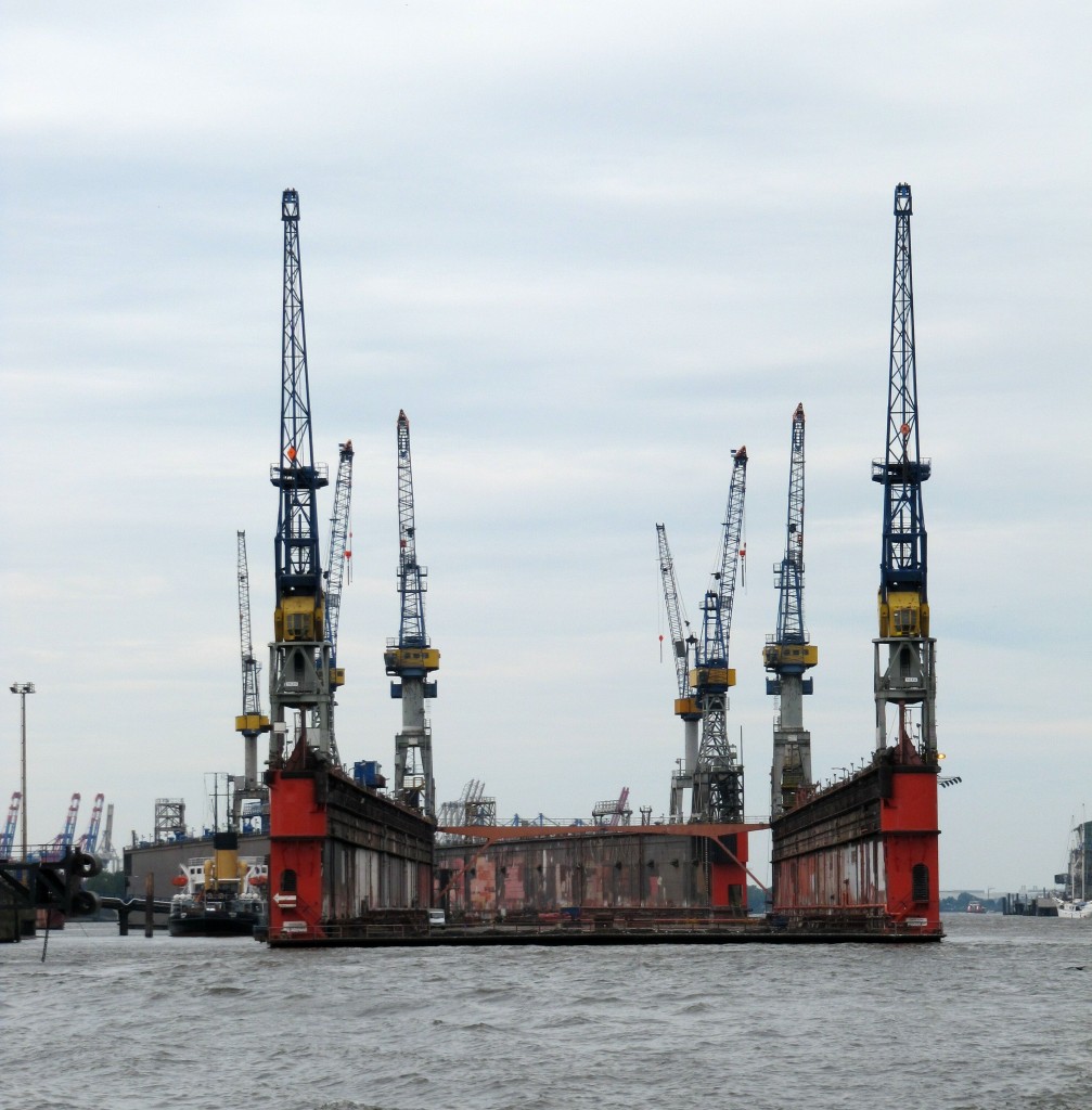 Blick in ein Schwimm-Dock von Blohm & Voss am 03.07.2014 im Hafen HH.
