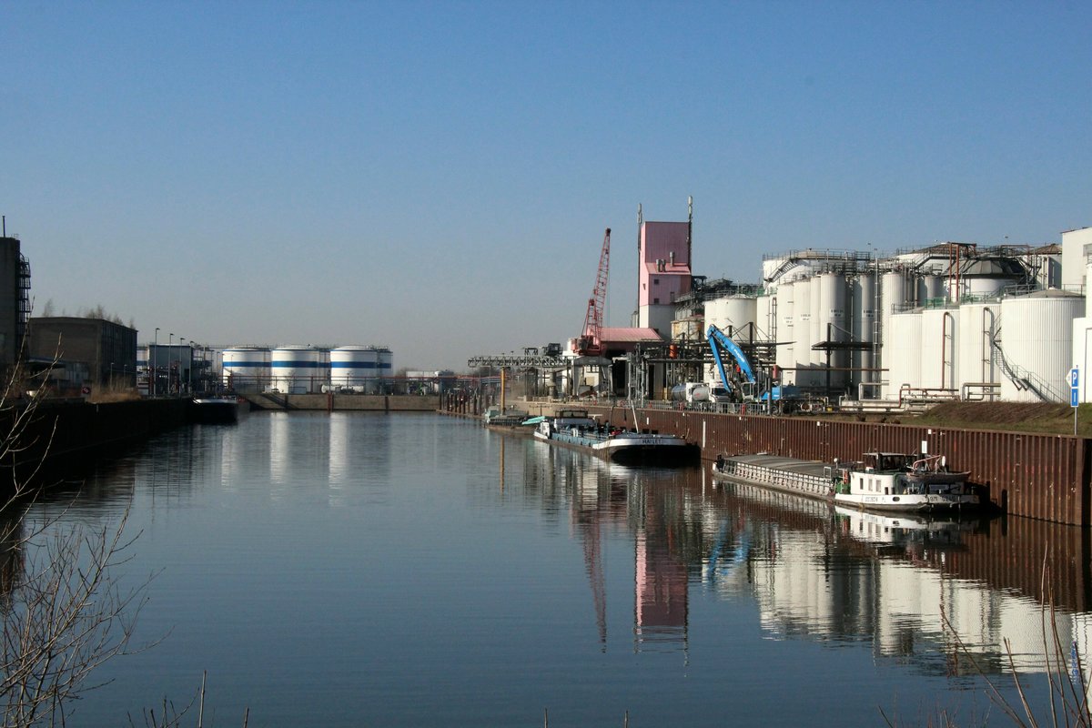 Blick in das Hafenbecken 2 der Magdeburger Häfen am 18.02.2019
