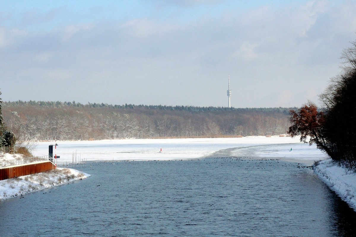 Blick von der Nedlitzer Südbrücke gen Osten auf den Sacrow-Paretzer-Kanal / Jungfernsee / UNTERE HAVEL-WASSERSTRASSE  am 10.02.2021.