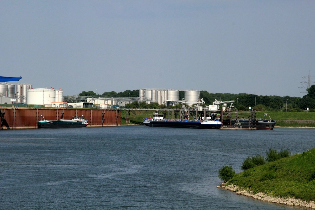 Blick in den Rhein-Lippe-Hafen am Wesel-Datteln-Kanal bei Wesel-Lippedorf am 14.05.2018.