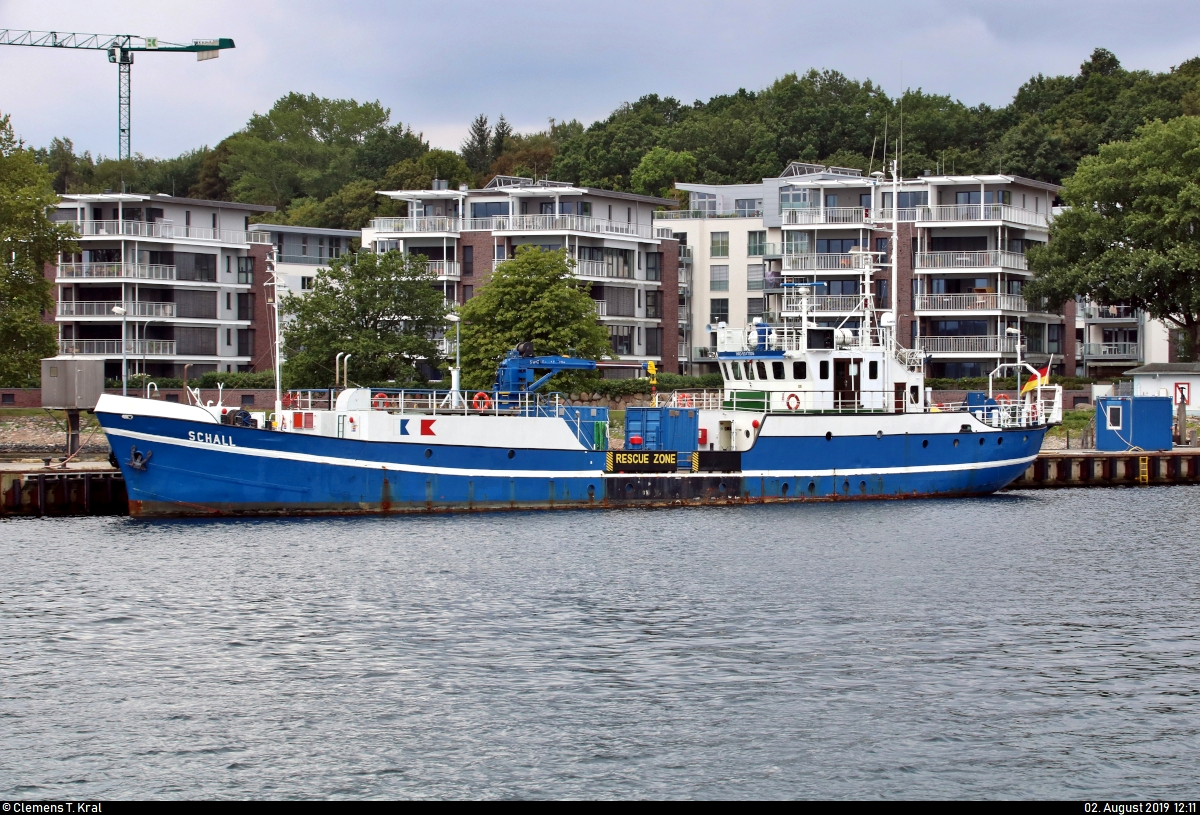 Blick während einer Hafenrundfahrt auf das Forschungsschiff  Schall , das beim Wasserstraßen- und Schifffahrtsamt Lübeck im Kieler Hafen liegt.
[2.8.2019 | 12:11 Uhr]