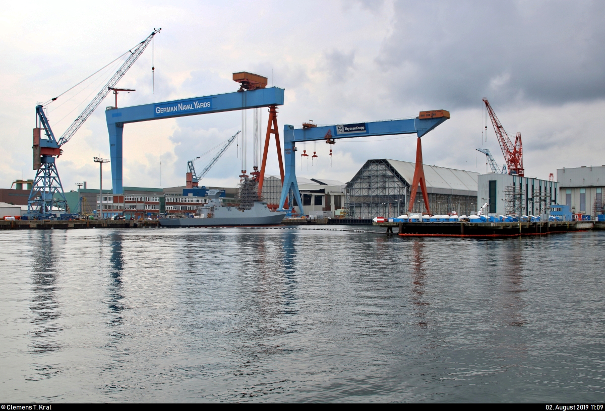 Blick während einer Hafenrundfahrt auf Krane der Werft German Navan Yards unweit des Norwegenkais im Kieler Hafen.
[2.8.2019 | 11:09 Uhr]