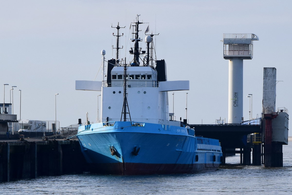 BLUE BETRIA , Offshore Supply Ship , IMO  8119637 , Baujahr 1983 , 80.77 × 18.02m , 29.03.2018  Cuxhaven 