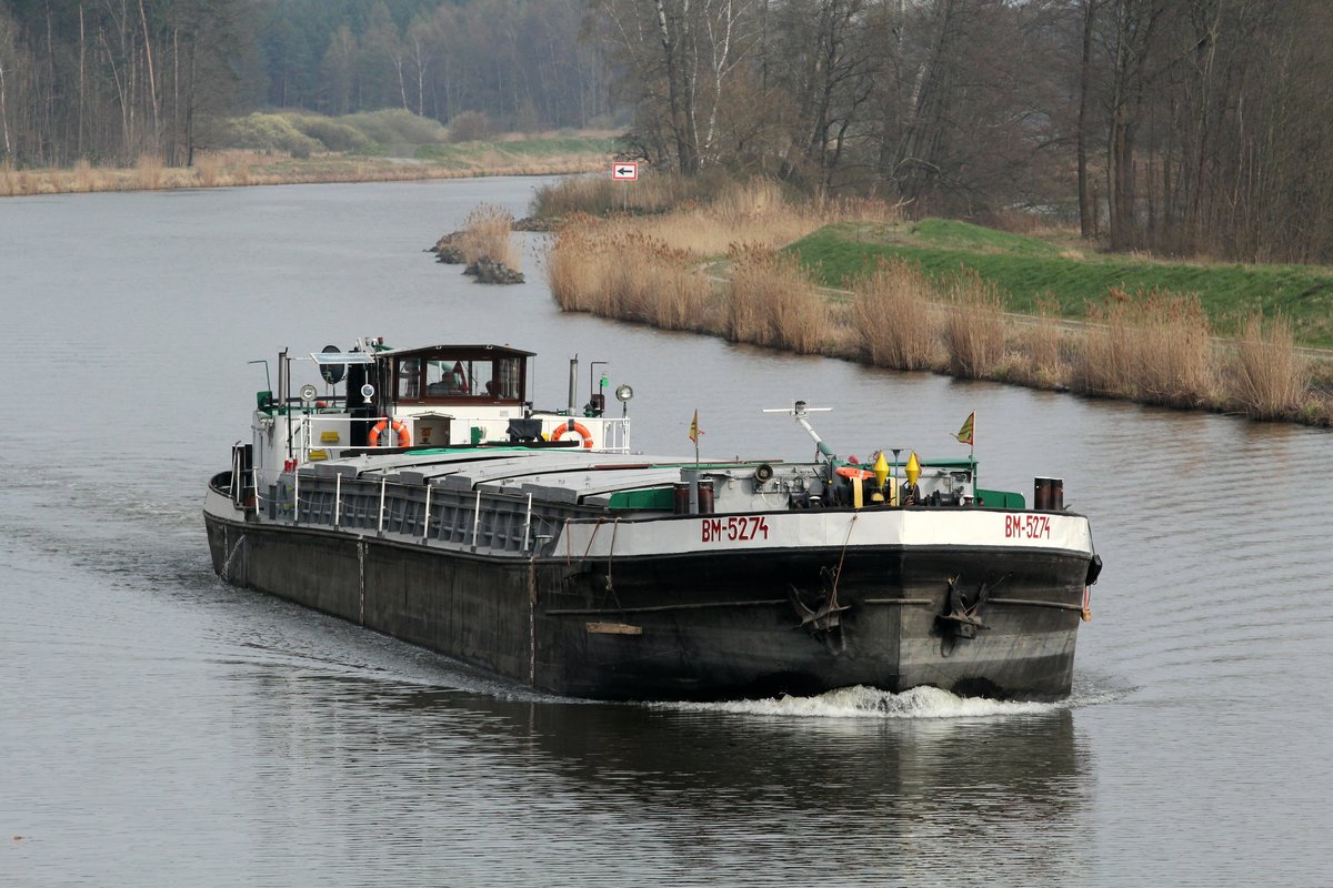 BM-5274 (08340101 , 56,62 x 7,52m) war am 05.04.2016 im Elbe-Havel-Kanal zw. Schleuse Wusterwitz und Genthin mit Fahrtrichtung Westen unterwegs.