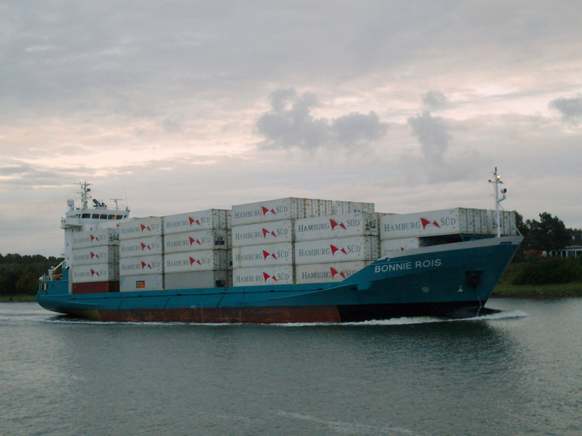 BONNIE ROIS - IMO= 9178422 - 1998 bei der Kröger-Werft in Schacht -Audorf gebaut.
4791 To.-- 366 TEU.- NN= STEFANIA MIKHAELA aus Russl.--am 23.09.2009 in Sehestedt.