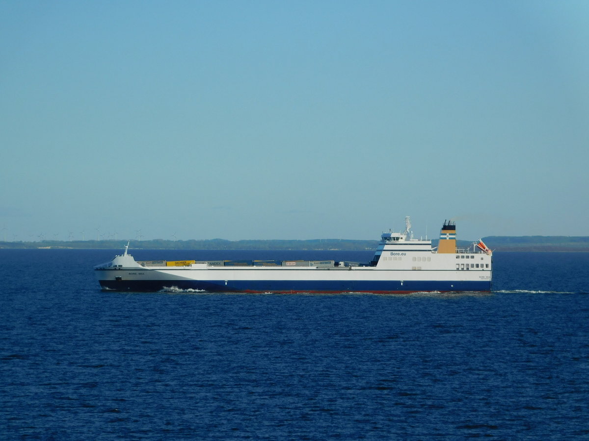 BORE SEA  auf der Ostsee am 03.04.21, gesehen von der NILS HOLGERSSON von TT-Line aus