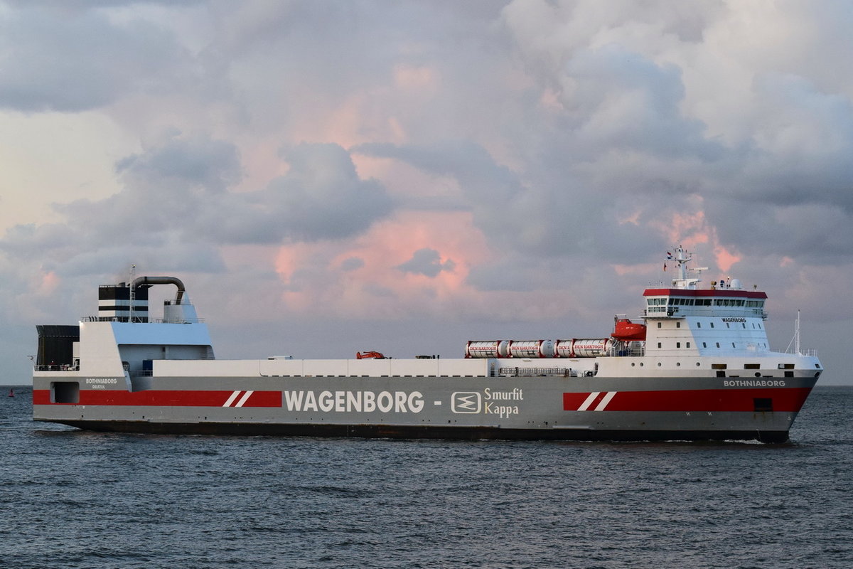 BOTHNIABORG , Ro-Ro Cargo , IMO 9267728 , Baujahr 2004 , 153.05m × 21.6m , bei der Alten Liebe Cuxhaven am 08.09.2018