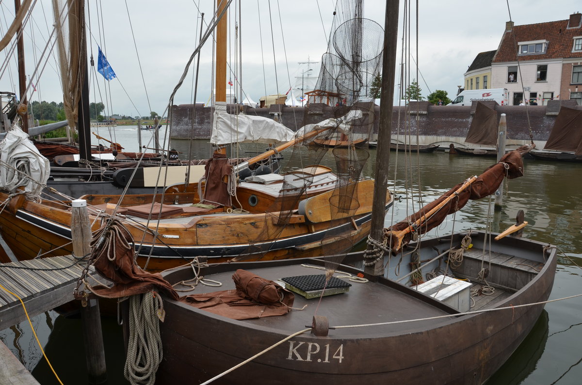 Botters in de Niederlande Im Heimathafen in Kampen de Oude Buitenhaven
9 ‎juni ‎2013