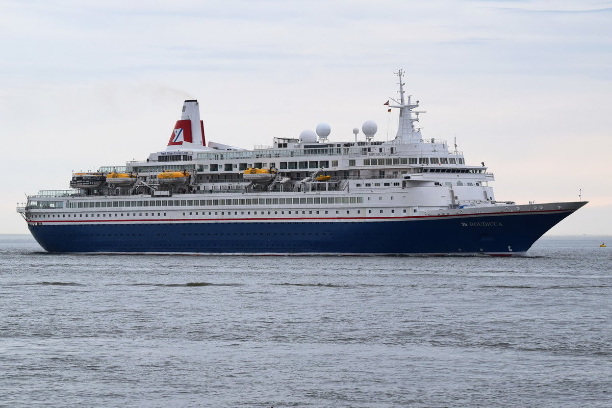 BOUDICCA , Kreuzfahrtschiff , IMO 7218395 , Baujahr 1973 , 206.96 × 25.22m , 880 Passagiere und 329 Besatzung , 04.04.2018  Cuxhaven Alte Liebe