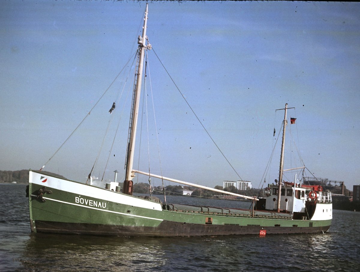 BOVENAU  ex Ute-Heike ex RUHR -IMO5301978 -Bj.1923 - 33m x 6,30m x 2,90m - 220 To. 
Eigner : Helmut + Werner Ivers aus Bovenau von 1969 bis 1977 -- 1973 auf die 
Obereider in Rendsburg 