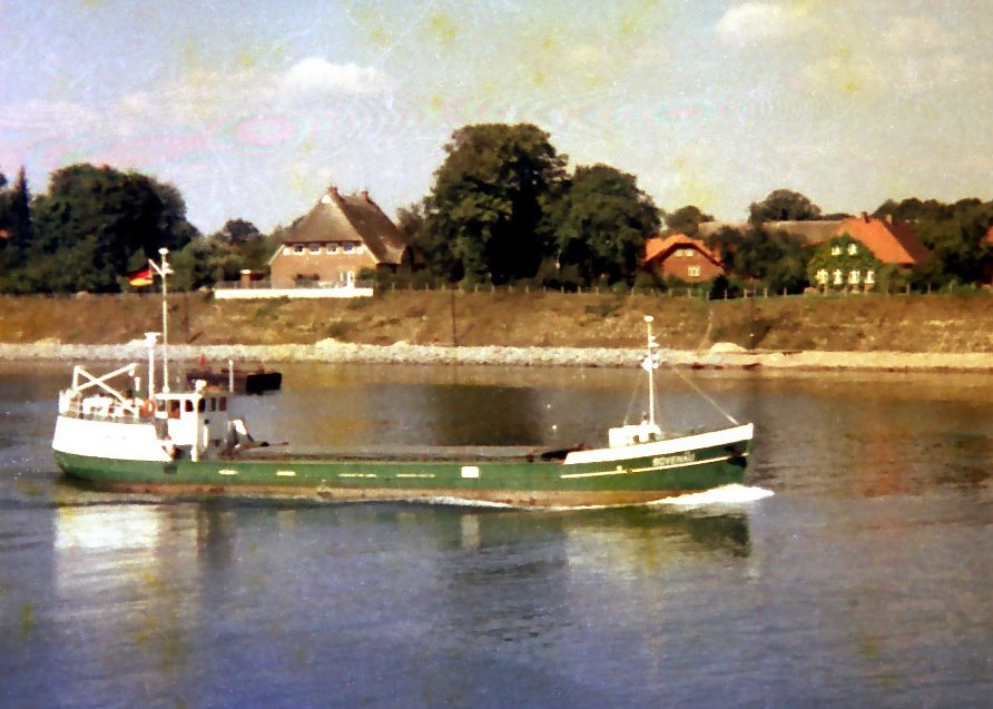 BOVENAU  Hh= Itzehoe -IMO 5301978 - ex RUHR / UTE-HEIKE -1923 bei  Stülcken +Sohn in Hbg.als Fischkutter gebaut. In Beidenfleth u.Wewelsfleth zum Frachter umgebaut. 168 BRT -220 To. -
33m x 6,30m x 2,90m - 1 Deutz 6 Zyl. 150 PS. -  Eigner von 1969 bis 1977 H.& W.IVERS
aus Bovenau. Im Sommer 1973 in Sehestedt am NOK.
