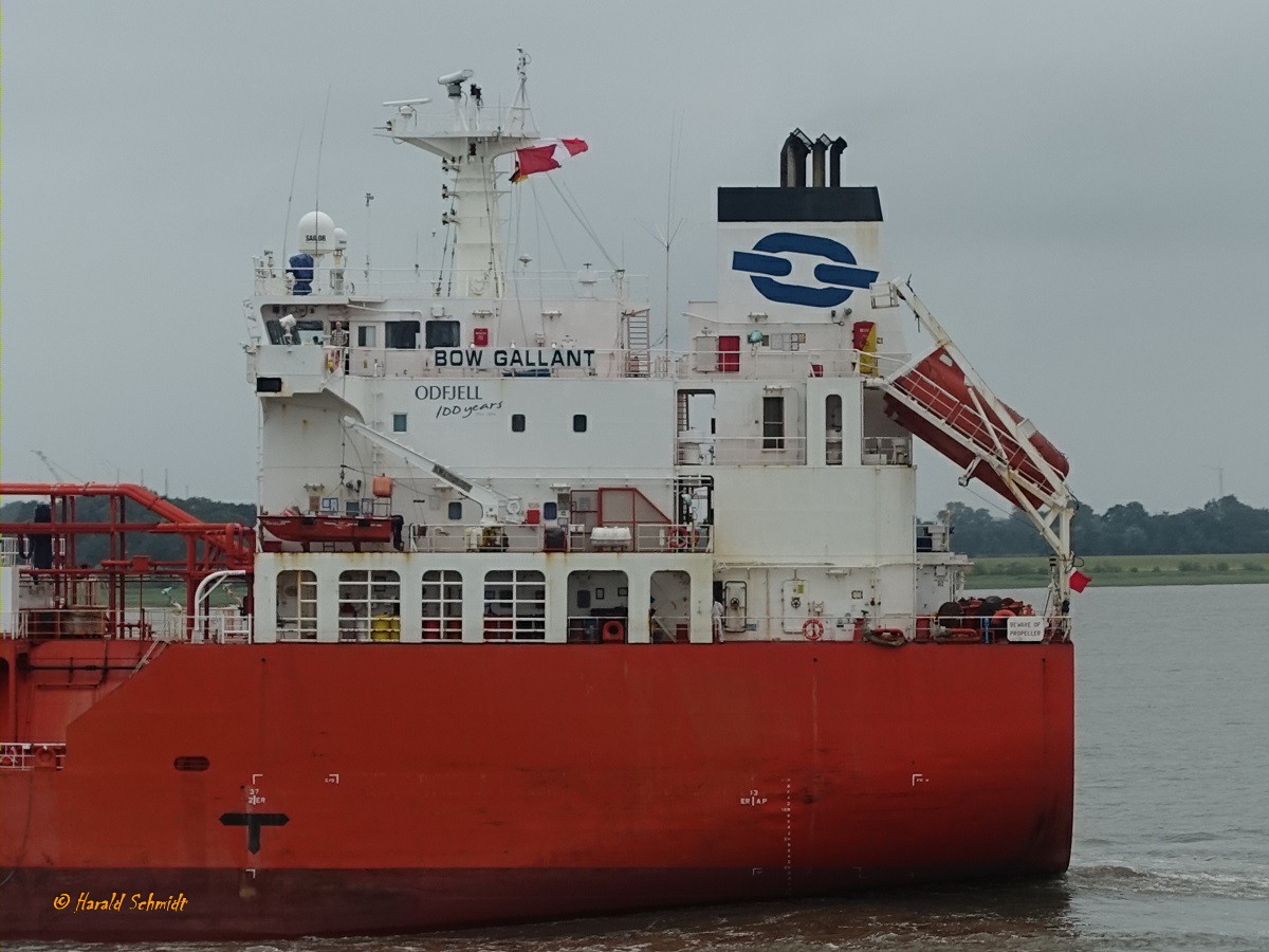BOW GALLANT (IMO 9403786) am 14.7.2019, Schornsteinmarke, Hamburg auslaufend auf der Unterelbe / 
ex-Name: GAS SUMBAWA (bis 08.2012)
LPG-Tanker / BRZ 9.126 / Lüa 120,4 m, B 19,8 m, Tg 8,8 m / 1 Diesel, 11,3 kn / gebaut 2008 bei STX Shipbuilding Busan, Südkorea  / Eigner + Manager: Odfjel Asia, Singapur /  Flagge: Malta, Heimathafen: Valetta /
