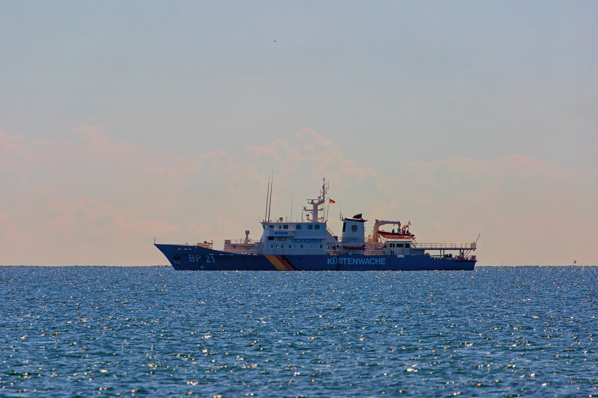 BP 21 BREDSTEDT (IMO 898696) hat ein Beiboot aufgenommen. - 15.07.2107