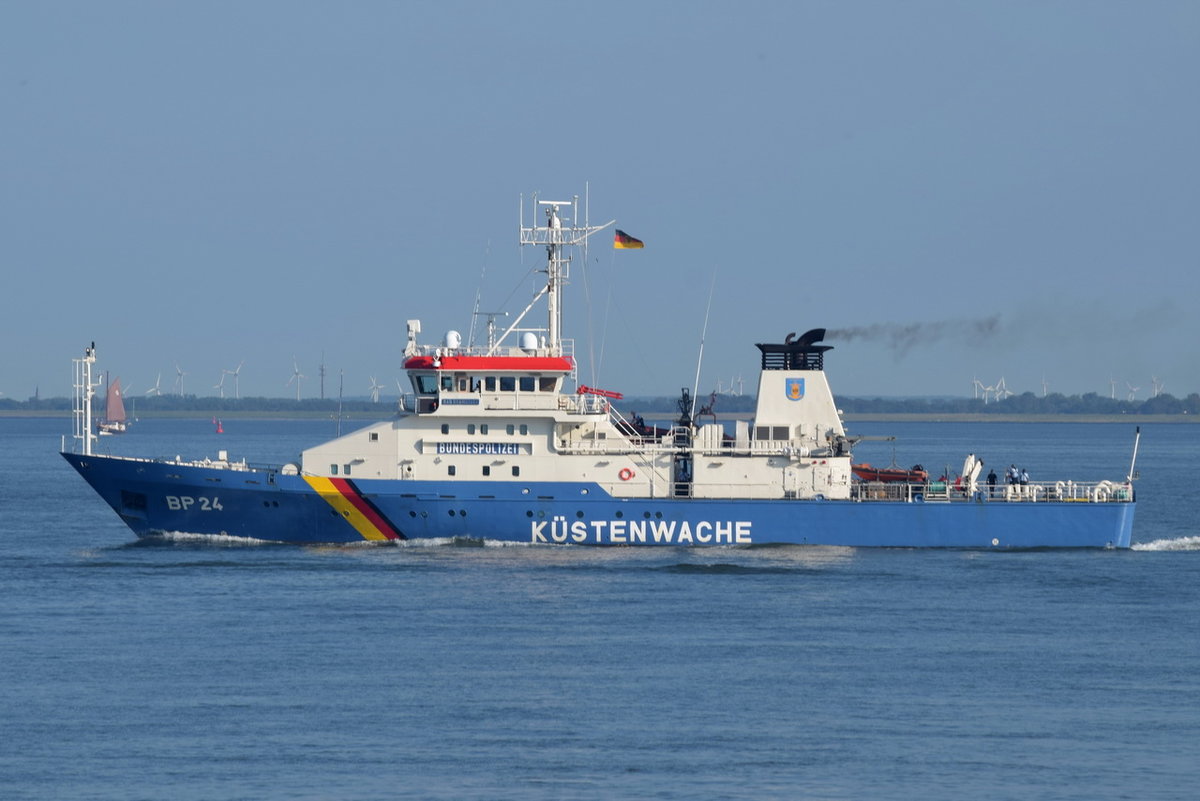 BP 24 Bad Bramstedt , Küstenwache , IMO 9252620 , Baujahr 2002 , 65.76m × 10.6m ,  am 04.09.2018 bei der Alten Liebe Cuxhaven 