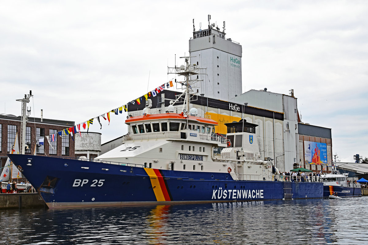 BP 25  BAYREUTH  am 13.7.2019 im Hafen von Neustadt/Holstein. Zum  10. Tag der Küstenwache  war  Open-Ship  auf den dort liegenden Fahrzeugen der Küstenwache. Mitfahrten waren auf bestimmten Booten möglich.