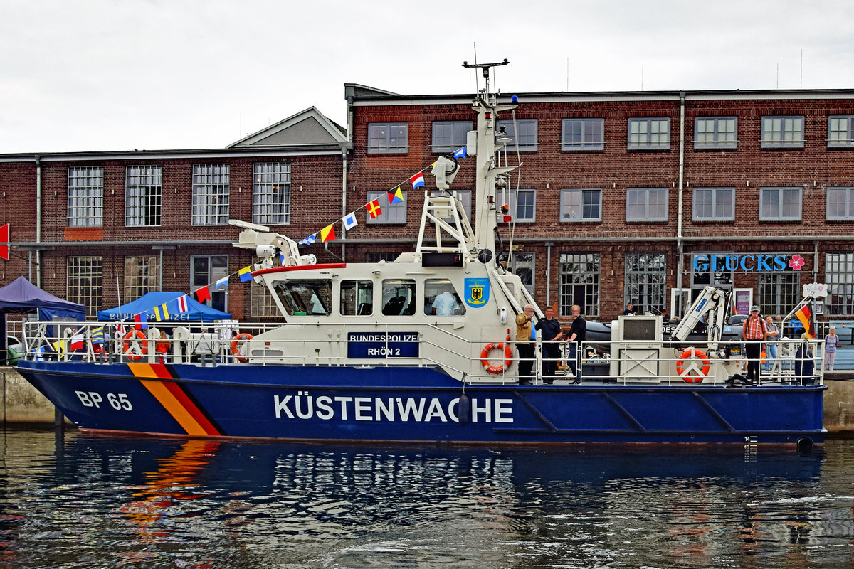 BP 65  RHÖN 2  am 13.7.2019 im Hafen von Neustadt/Holstein. Zum  10. Tag der Küstenwache  war  Open-Ship  auf den dort liegenden Fahrzeugen der Küstenwache. Mitfahrten waren auf bestimmten Booten möglich.