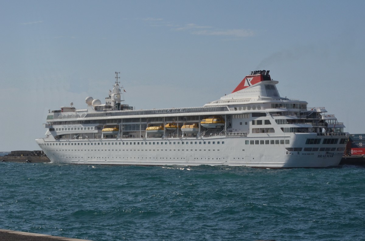 ,,BRAEMAR`` das Kreuzfahrtschiff wurde am 25. Juni 1993 an den neuen Eigentmer, die Crown Cruise Line, Panama, bergeben und fuhr unter dem Namen  Cunard Crown Dynasty bis 1997, danach bis 1999 als Crown Majesty, weiter als Norwegian Dynasty bis 2001.  Dann kaufte Fred. Olsen Cruise Lines das Schiff am 11. Mai 2001 und nannte es in Braemar um. Technische Daten: L,B,T,:  195,82m, 22,50m, 7,20m.  Besatzung 371, Passagiere 929, IMO-Nr. 9000699. Heimathafen Nassau.  Macht 17 Knoten.  Am 16.12.15 im Hafen von Arrecife .