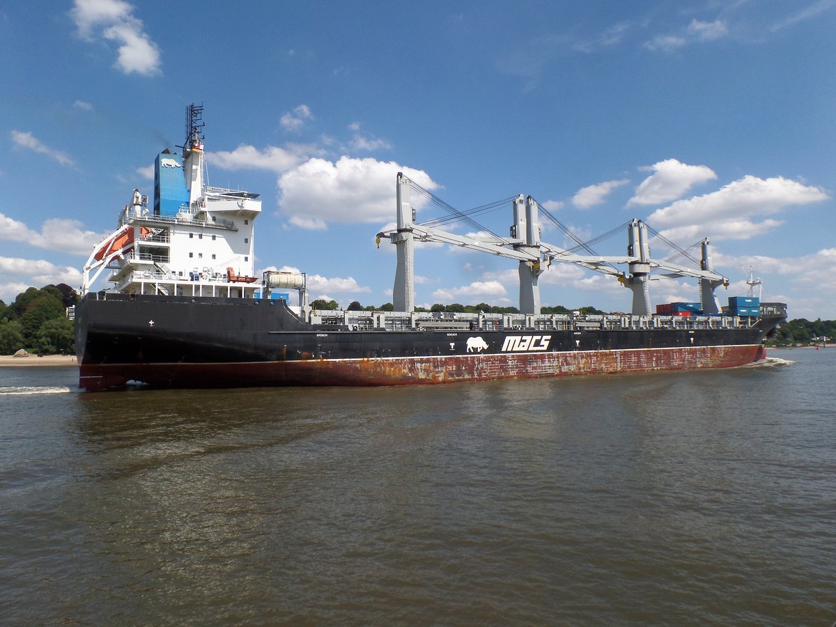 BRIGHT SKY (IMO 9465435) am 16.7.2018: Hamburg einlaufend, Elbe Höhe Övelgönne /
Mehrzweckfrachter / BRZ 30.469 / Lüa 199,97 m, B 30,2 m, Tg 11,7 m / 1 Diesel, Wärtsilä-United 7RT-flex50-B, 11.620 kW (15.800 PS), 19 kn /  TEU 2.208 / gebaut 2013 in Wuhan, China / Eigner: MACS Maritime Carrier Shipping, Hamburg Vineta Bereederungsgesellschaft, Hamburg  / Flagge: Marshallinseln, Heimathafen Majuro /
