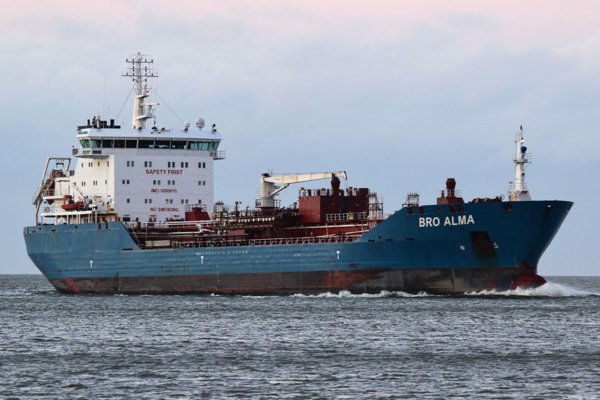 BRO ALMA , Tanker , IMO 9356610 , Baujahr 2008 , 144 × 23m , 26.12.2017 Cuxhaven
