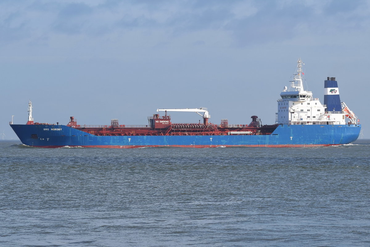 BRO NORDBY , Tanker , IMO 9322712 , Baujahr 2007 , 144.1 × 23.03m , Cuxhaven 08.11.2018